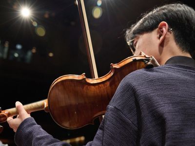 Guildhall violin player